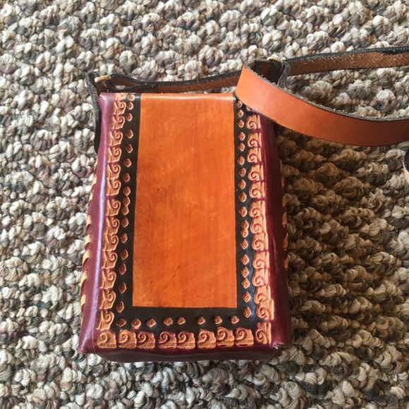 Mexican leather crossbody purse/ small camera case - Picture 5 of 10